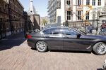 Den Haag 26 april 2021
Minister president Mark Rutte vertrekt met zijn auto vanaf het torentje. Er staan veel mensen te kijken.