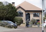 Noordwijk 5 mei 2021
Bij het nieuwe huis van Martien Meiland komen er de hele dag door nieuwsgierige fans een kijkje nemen