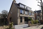Noordwijk 31 maart 2021
Maxim Meiland haar vader Martien Moeder Erica oma partner Leroy en Sander v Betten ( vriend Erica) helpen mee met de verhuizing naar hun nieuwe huis