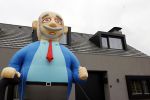 Abcoude 4 april 2021
Najib Amhali wordt 50 jaar en ziet abraham . Najib met zijn vrouw Niama en hun kinderen. Voor het huis staat een Abraham.