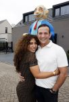 Abcoude 4 april 2021
Najib Amhali wordt 50 jaar en ziet abraham . Najib met zijn vrouw Niama en hun kinderen. Voor het huis staat een Abraham.