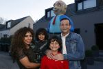 Abcoude 4 april 2021
Najib Amhali wordt 50 jaar en ziet abraham . Najib met zijn vrouw Niama en hun kinderen. Voor het huis staat een Abraham.