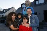 Abcoude 4 april 2021
Najib Amhali wordt 50 jaar en ziet abraham . Najib met zijn vrouw Niama en hun kinderen. Voor het huis staat een Abraham.