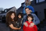 Abcoude 4 april 2021
Najib Amhali wordt 50 jaar en ziet abraham . Najib met zijn vrouw Niama en hun kinderen. Voor het huis staat een Abraham.