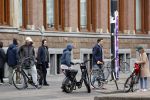 Amsterdam 8 mei 2021
Klein ongeluk tussen fietster en een jongen op een electrische dopio fiets