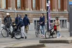 Amsterdam 8 mei 2021
Klein ongeluk tussen fietster en een jongen op een electrische dopio fiets