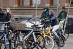 Amsterdam 8 mei 2021
Klein ongeluk tussen fietster en een jongen op een electrische dopio fiets