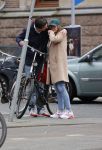 Amsterdam 8 mei 2021
Klein ongeluk tussen fietster en een jongen op een electrische dopio fiets