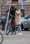 Amsterdam 8 mei 2021
Klein ongeluk tussen fietster en een jongen op een electrische dopio fiets