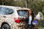 Bergen 19 april 2021
Patty Brard brengt een box met haar produkten rond naar Bn ers . Haar auto is in tijger kleuren gewrapt