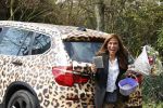 Bergen 19 april 2021
Patty Brard brengt een box met haar produkten rond naar Bn ers . Haar auto is in tijger kleuren gewrapt
