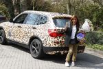 Bergen 19 april 2021
Patty Brard brengt een box met haar produkten rond naar Bn ers . Haar auto is in tijger kleuren gewrapt