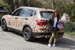 Bergen 19 april 2021
Patty Brard brengt een box met haar produkten rond naar Bn ers . Haar auto is in tijger kleuren gewrapt