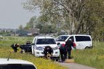 Broek en Waterland 20 mei 2021
Politie doet onderzoek naar de schietpartij/overval in Broek en Waterland . oa Karin Bloemen en boer Geet Jan v Meerveld wonen daar.