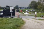 Broek en Waterland 20 mei 2021
Politie doet onderzoek naar de schietpartij/overval in Broek en Waterland . oa Karin Bloemen en boer Geet Jan v Meerveld wonen daar.