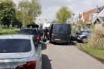Broek en Waterland 20 mei 2021
Politie doet onderzoek naar de schietpartij/overval in Broek en Waterland . oa Karin Bloemen en boer Geet Jan v Meerveld wonen daar.