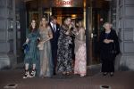 Amsterdam 12 mei 2021
Koning Willem Alexander Koningin Maxima Prinses Beatrix Prinses Amalia Alexia en Ariane bij Carre vanwege de 50e verjaardag van Koningin Maxima . Prinses Amalia haar mondkapje zit vast aan haar oorbellen