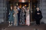 Amsterdam 12 mei 2021
Koning Willem Alexander Koningin Maxima Prinses Beatrix Prinses Amalia Alexia en Ariane bij Carre vanwege de 50e verjaardag van Koningin Maxima . Prinses Amalia haar mondkapje zit vast aan haar oorbellen
