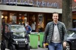 Amsterdam 14 mei 2021
Quincy Schellevis met zijn dochter in Amsterdam zuid