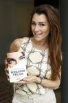 Amsterdam 14 mei 2021
Quinty Trustfull krijgt uit handen van Esther Kreukniet heet eerste boek . Vindt plaats in het consorvatorium hotel.
