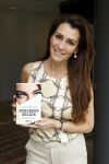 Amsterdam 14 mei 2021
Quinty Trustfull krijgt uit handen van Esther Kreukniet heet eerste boek . Vindt plaats in het consorvatorium hotel.