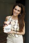 Amsterdam 14 mei 2021
Quinty Trustfull krijgt uit handen van Esther Kreukniet heet eerste boek . Vindt plaats in het consorvatorium hotel.