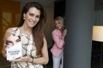 Amsterdam 14 mei 2021
Quinty Trustfull krijgt uit handen van Esther Kreukniet heet eerste boek . Vindt plaats in het consorvatorium hotel.