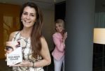 Amsterdam 14 mei 2021
Quinty Trustfull krijgt uit handen van Esther Kreukniet heet eerste boek . Vindt plaats in het consorvatorium hotel.