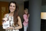 Amsterdam 14 mei 2021
Quinty Trustfull krijgt uit handen van Esther Kreukniet heet eerste boek . Vindt plaats in het consorvatorium hotel.