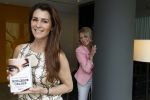 Amsterdam 14 mei 2021
Quinty Trustfull krijgt uit handen van Esther Kreukniet heet eerste boek . Vindt plaats in het consorvatorium hotel.