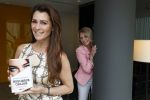 Amsterdam 14 mei 2021
Quinty Trustfull krijgt uit handen van Esther Kreukniet heet eerste boek . Vindt plaats in het consorvatorium hotel.
