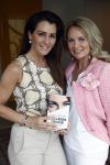 Amsterdam 14 mei 2021
Quinty Trustfull krijgt uit handen van Esther Kreukniet heet eerste boek . Vindt plaats in het consorvatorium hotel.