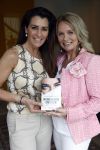 Amsterdam 14 mei 2021
Quinty Trustfull krijgt uit handen van Esther Kreukniet heet eerste boek . Vindt plaats in het consorvatorium hotel.