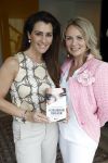 Amsterdam 14 mei 2021
Quinty Trustfull krijgt uit handen van Esther Kreukniet heet eerste boek . Vindt plaats in het consorvatorium hotel.