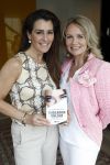 Amsterdam 14 mei 2021
Quinty Trustfull krijgt uit handen van Esther Kreukniet heet eerste boek . Vindt plaats in het consorvatorium hotel.