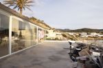Ibiza 23 april 2021
Wesley Sneijder heeft in Jesus een huis te koop staan. Hij heeft er ook nog een prachtige villa samen met Yolanthe Cabau. Restaurant Xaxa staat te koop.