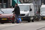 Amsterdam 8 april 2021
Rick Brandsteder brengt zijn was weg.