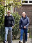 Weesp 14 mei 2021
Rolf Koster met partner in het centrum van Weesp.