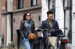 Amsterdam 14 mei 2021
Rop Verheijen met een vriendin in amsterdam zuid