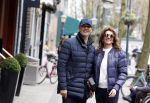 Amsterdam/ Amstelveen  10 april 2021
Ruud Gullit en zijn vriendin Karin de Rooij op de cornelis schuytstraat. Ze hebben samen een appartement in Amstelveen