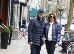 Amsterdam/ Amstelveen  10 april 2021
Ruud Gullit en zijn vriendin Karin de Rooij op de cornelis schuytstraat. Ze hebben samen een appartement in Amstelveen