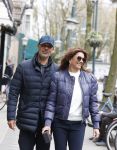 Amsterdam/ Amstelveen  10 april 2021
Ruud Gullit en zijn vriendin Karin de Rooij op de cornelis schuytstraat. Ze hebben samen een appartement in Amstelveen