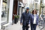 Amsterdam/ Amstelveen  10 april 2021
Ruud Gullit en zijn vriendin Karin de Rooij op de cornelis schuytstraat. Ze hebben samen een appartement in Amstelveen