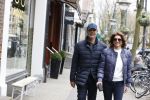 Amsterdam/ Amstelveen  10 april 2021
Ruud Gullit en zijn vriendin Karin de Rooij op de cornelis schuytstraat. Ze hebben samen een appartement in Amstelveen