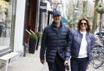 Amsterdam/ Amstelveen  10 april 2021
Ruud Gullit en zijn vriendin Karin de Rooij op de cornelis schuytstraat. Ze hebben samen een appartement in Amstelveen