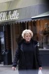 Amsterdam 7 april 2021
Simone Kleinsma doet boodschappen op de cornelis schuytstraat en gaat daarna naar de voetpedicure