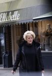 Amsterdam 7 april 2021
Simone Kleinsma doet boodschappen op de cornelis schuytstraat en gaat daarna naar de voetpedicure