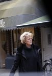 Amsterdam 7 april 2021
Simone Kleinsma doet boodschappen op de cornelis schuytstraat en gaat daarna naar de voetpedicure