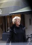Amsterdam 7 april 2021
Simone Kleinsma doet boodschappen op de cornelis schuytstraat en gaat daarna naar de voetpedicure