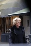Amsterdam 7 april 2021
Simone Kleinsma doet boodschappen op de cornelis schuytstraat en gaat daarna naar de voetpedicure